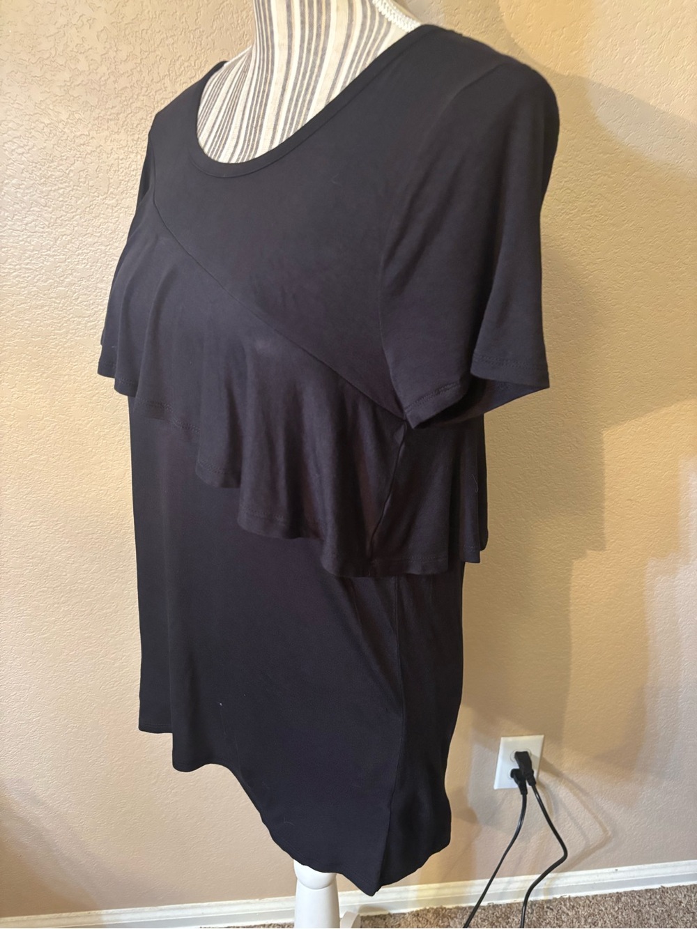 a.n.a Top Small Black Short-Sleeve Ruffle Tee Flowy Rayon Spandex Stretch Soft - Picture 7 of 14
